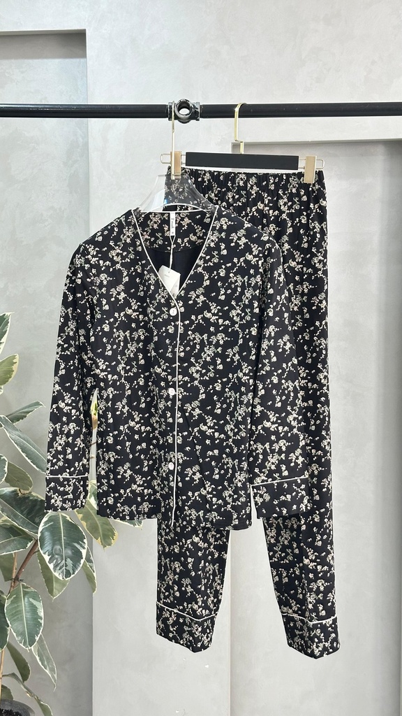بيجامة نسائي