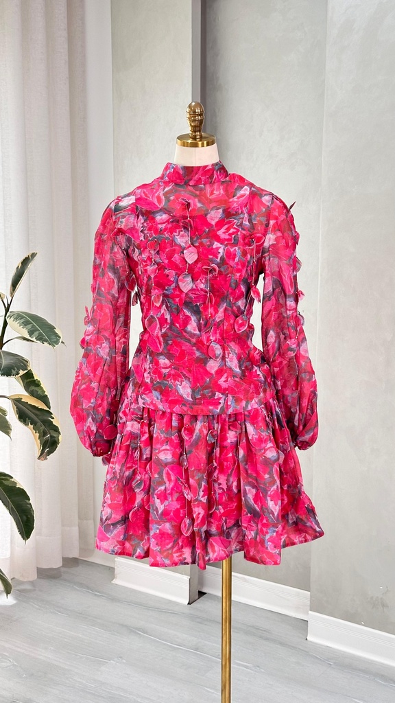 فستان نسائي