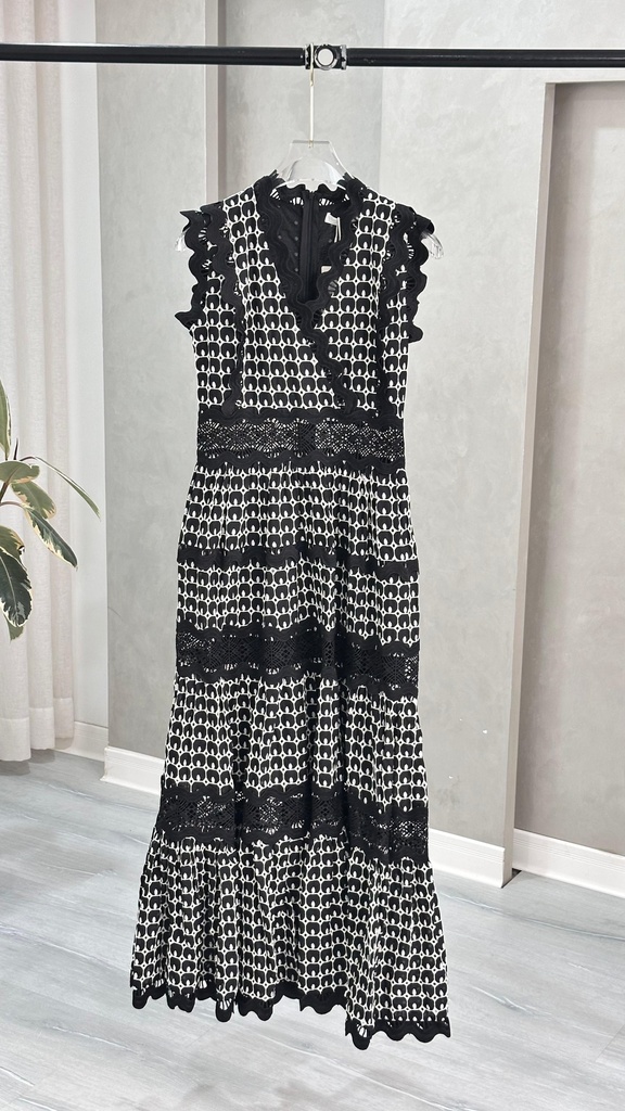 فستان نسائي