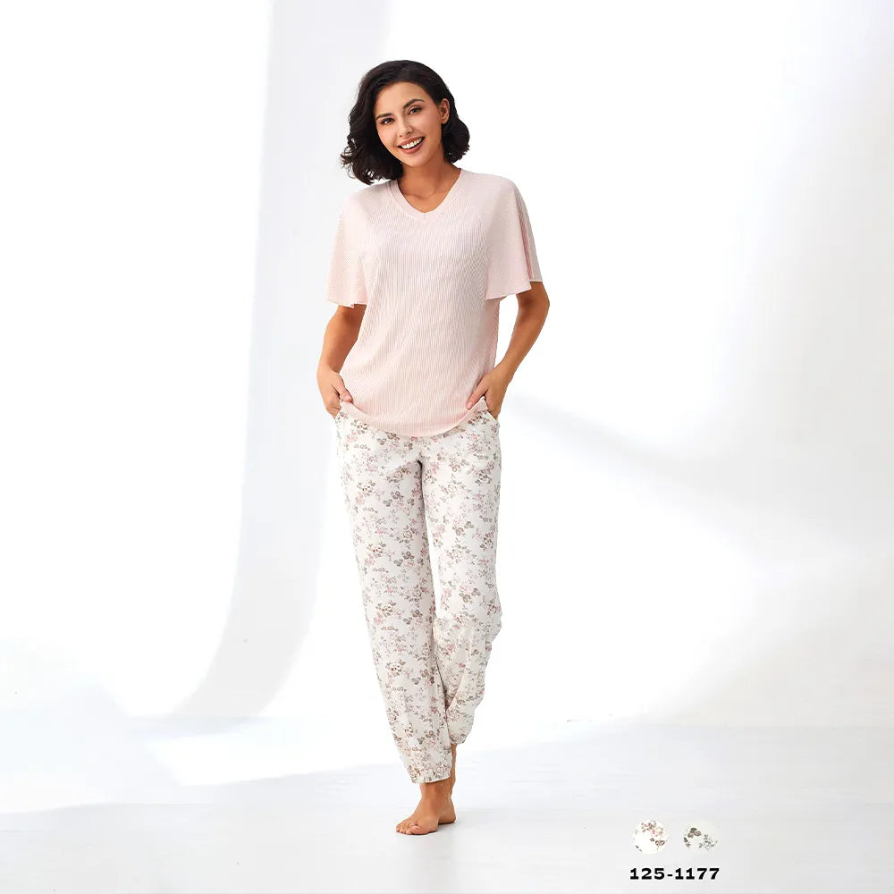 بيجامة نسائي